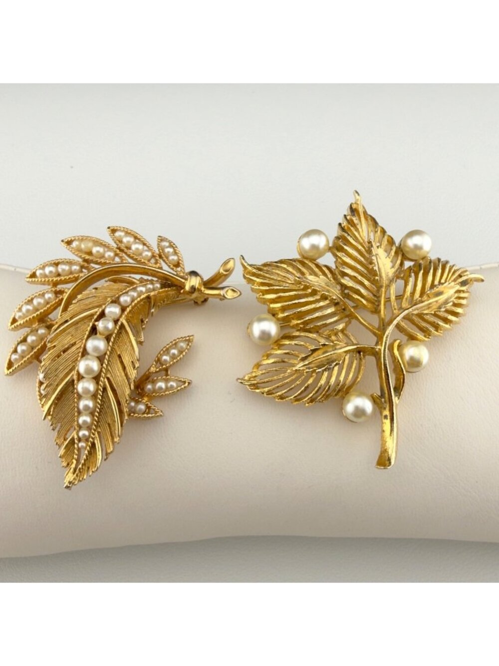 Vintage Lisner Gold Tone Leaf Brooch Set Textured Faux Pearls Mid Century